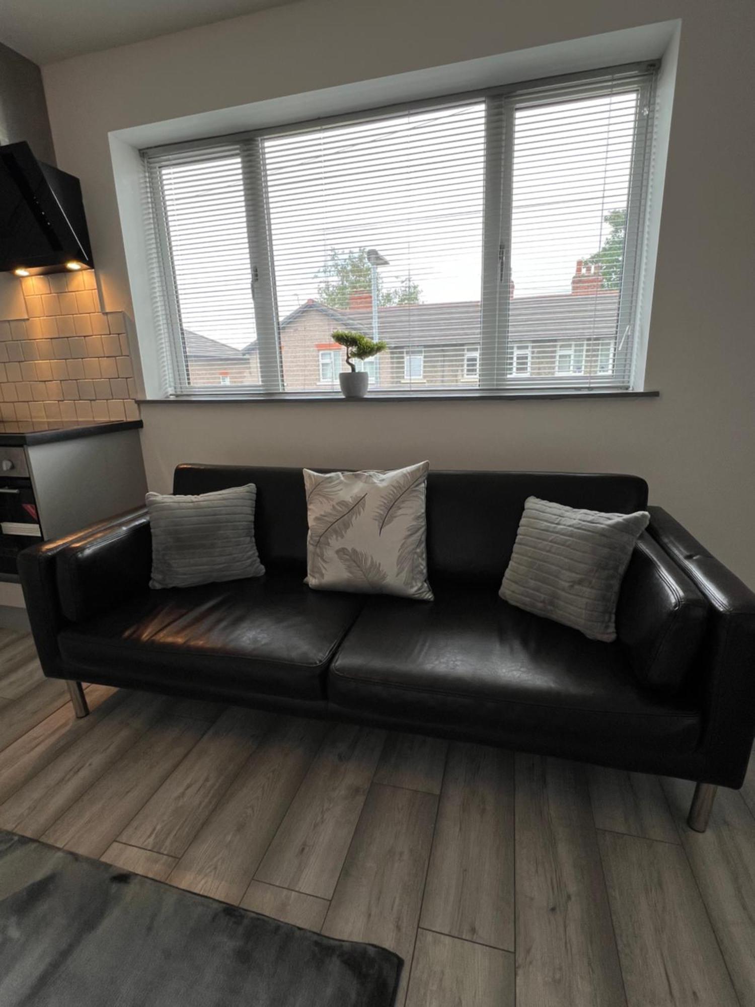 Cosy Modern Apartment Warrington Esterno foto